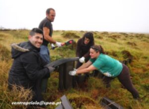 Maintenance of peatlands | When possible we involve volunteers in the recovery to raise awareness of the importance of peatland